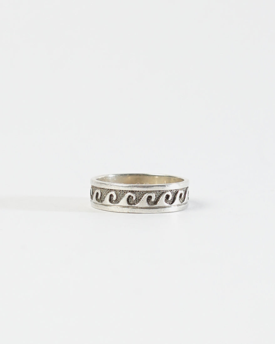 Silver Band Ring / size: 10.5