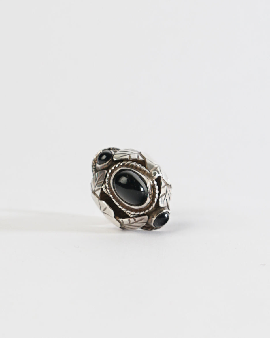 Silver Ring w/ Onyx / size: 8