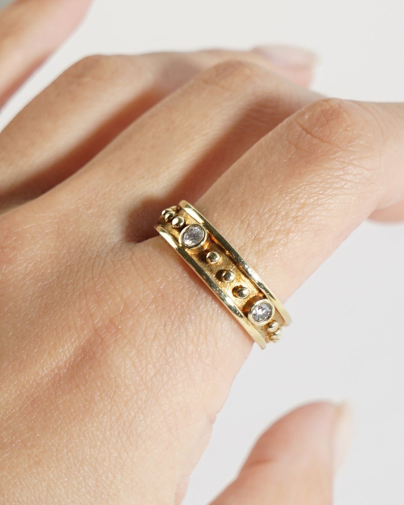 14k Gold Ring w/ Diamonds / size: 8
