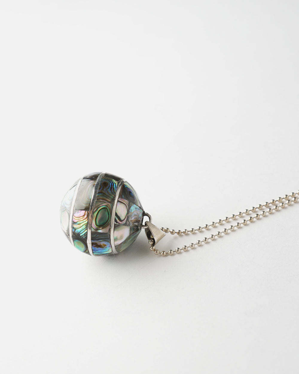Silver Necklace w/ Shell Ball Charm
